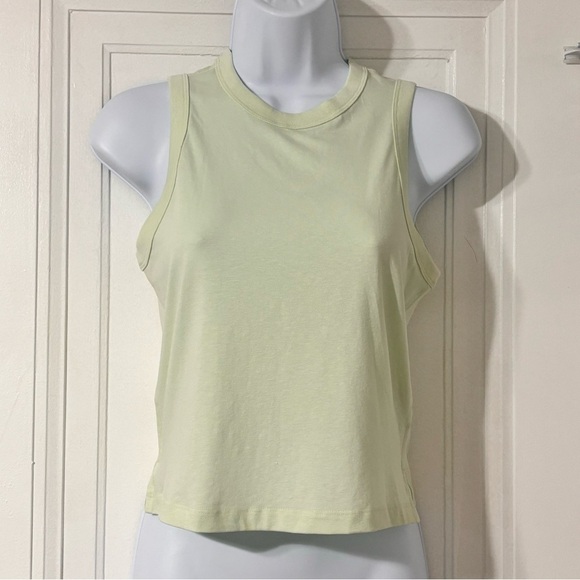 Lululemon light lime green cropped tank size 6 - Picture 2 of 7